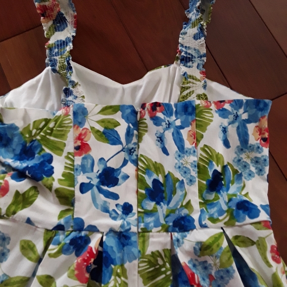 Roz @ Ali  dress - Picture 3 of 4